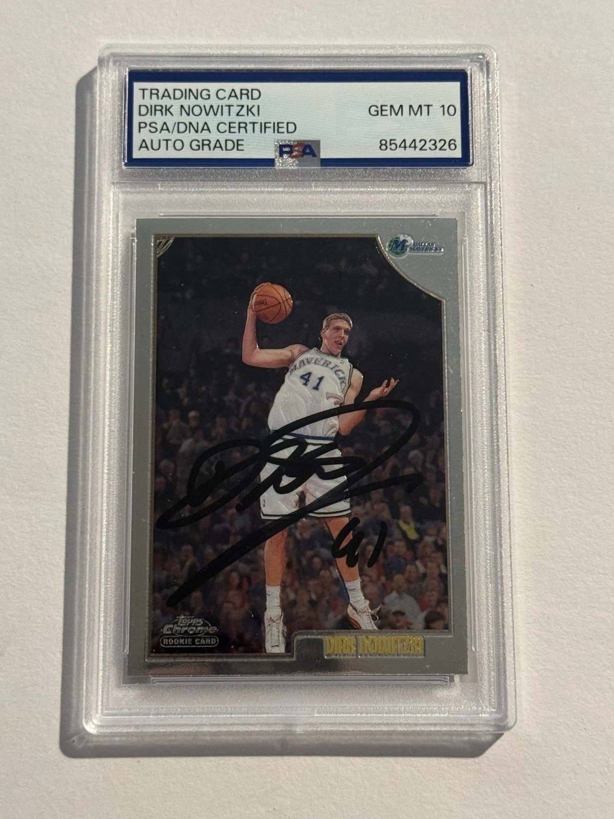 Dirk Nowitzki SIGNED AUTO ROOKIE CARD 1998 Topps Chrome RC GEM MINT 10 PSA DNA