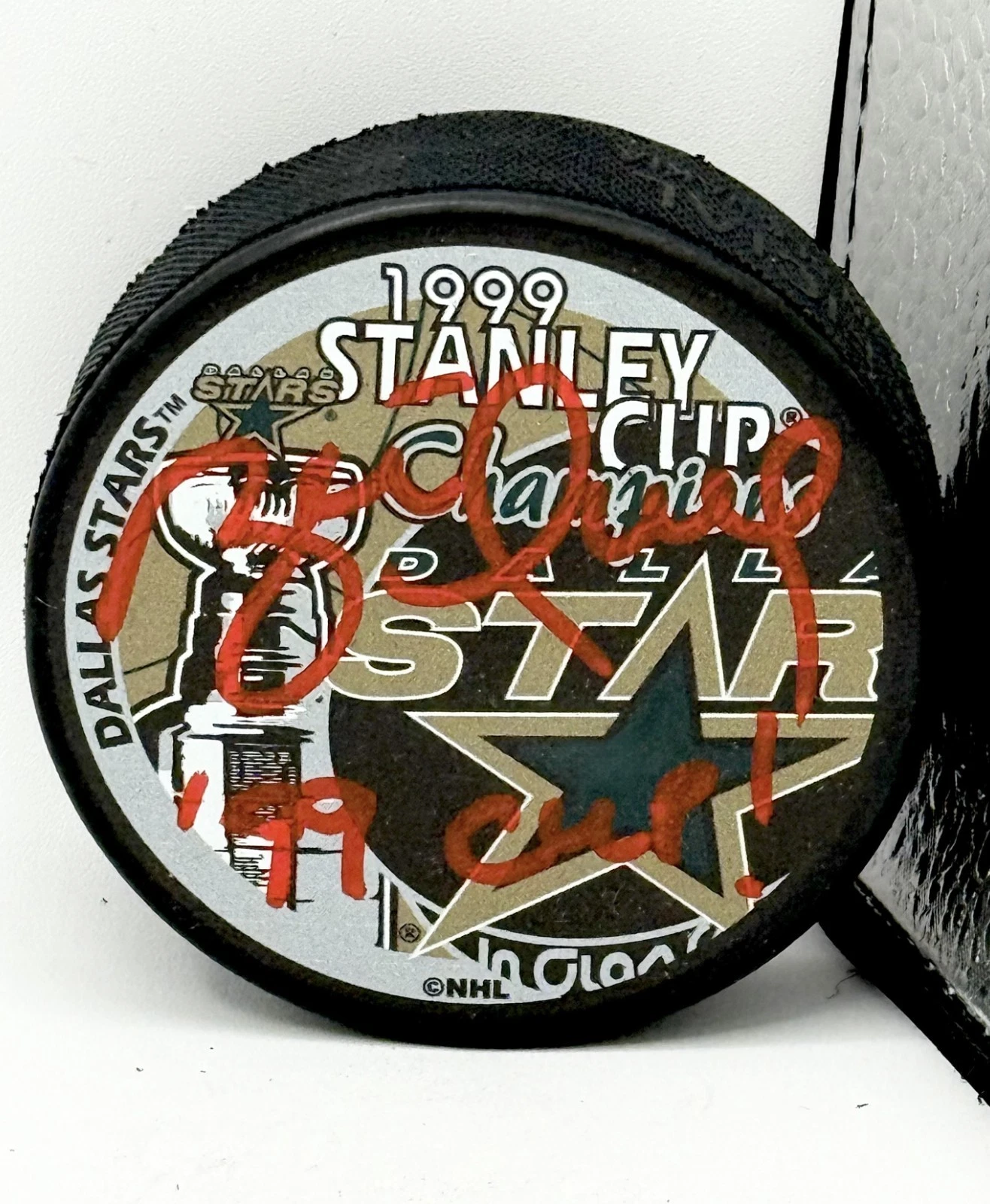 Brett Hull signed Dallas Stars Stanley Cup Champs Puck W/ 99 Cup Beckett Witness
