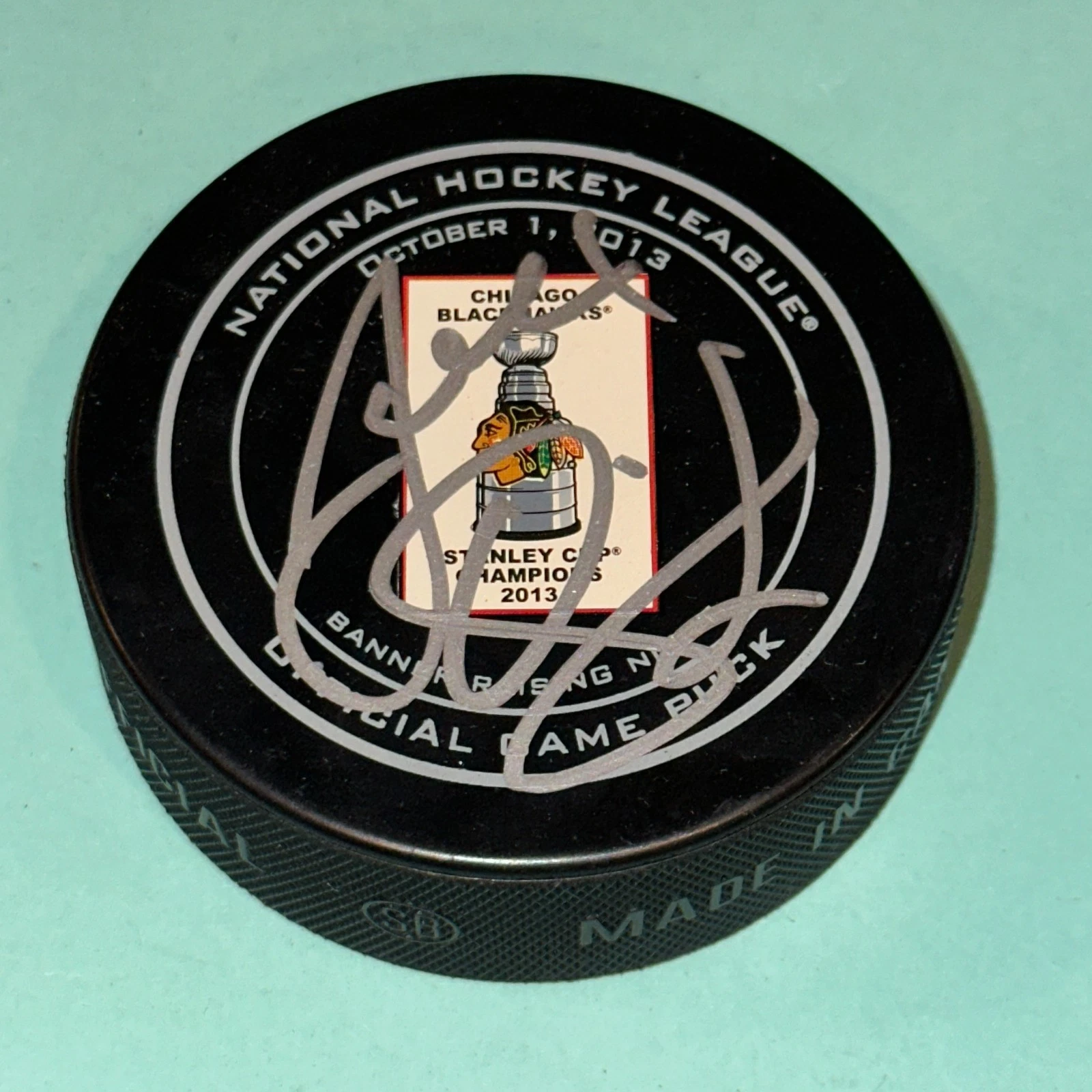 JOEL QUENNEVILLE Signed 2013 STANLEY CUP BANNER Official GAME Puck Beckett (BAS)