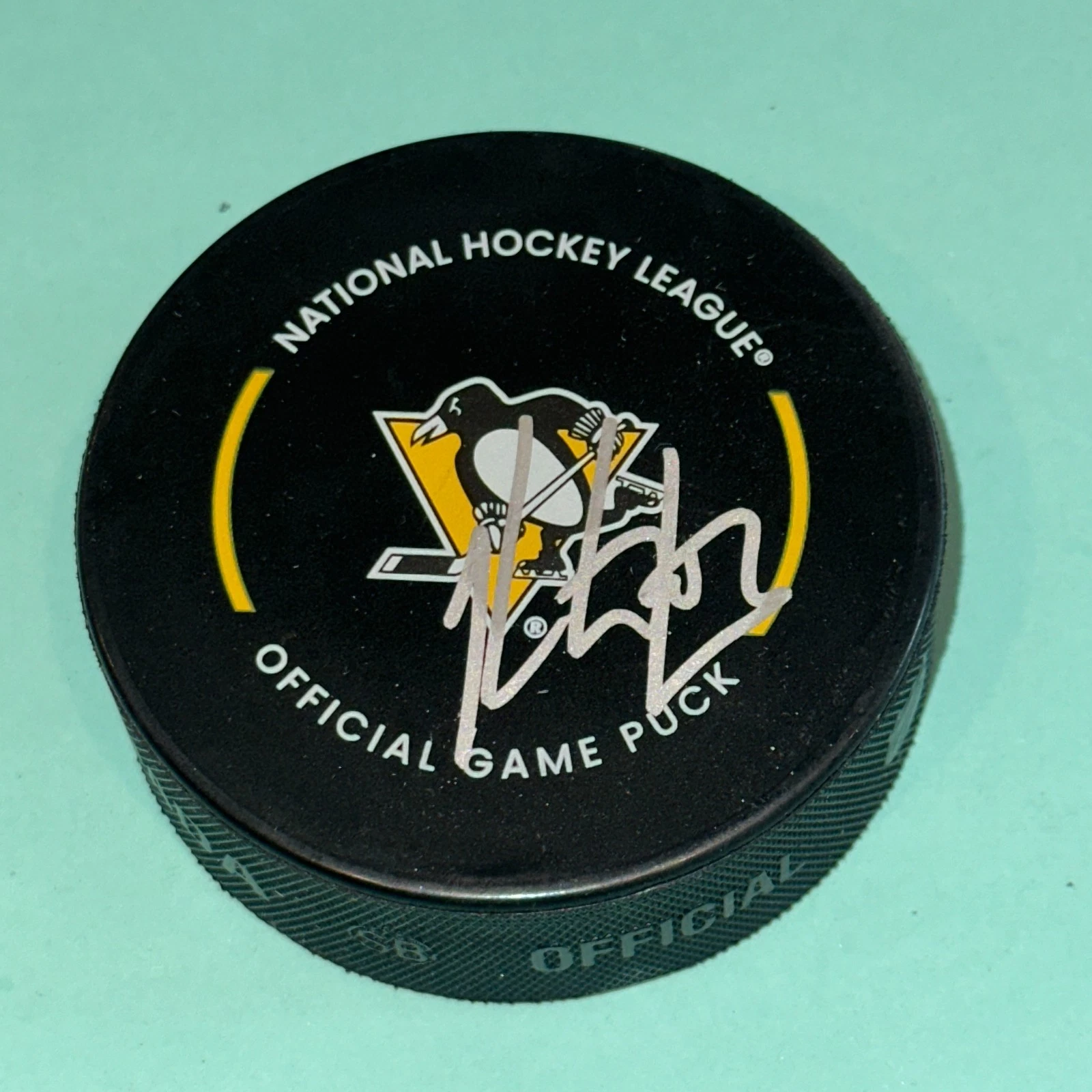 KRIS LETANG Signed Pittsburgh PENGUINS Official GAME Puck Beckett (BAS)