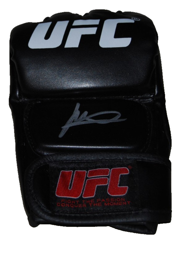 MAGOMED ANKALEV signed (UFC) MMA Combat Sambo Fighting glove BECKETT BAS BV13295