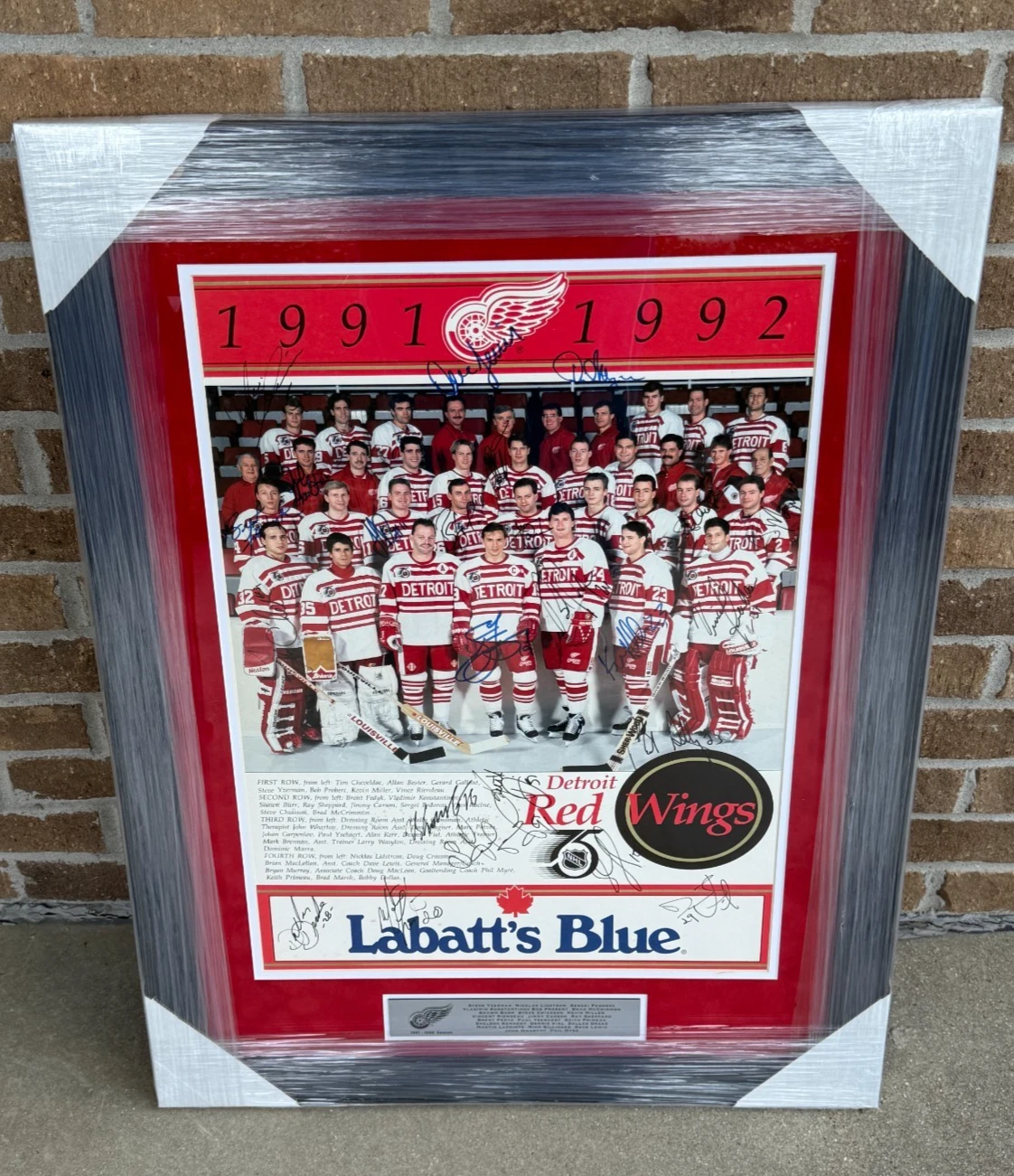 1991/92 DETROIT RED WINGS TEAM SIGNED FRAMED POSTER JSA COA COLLECTIBLE MEMORABILIA