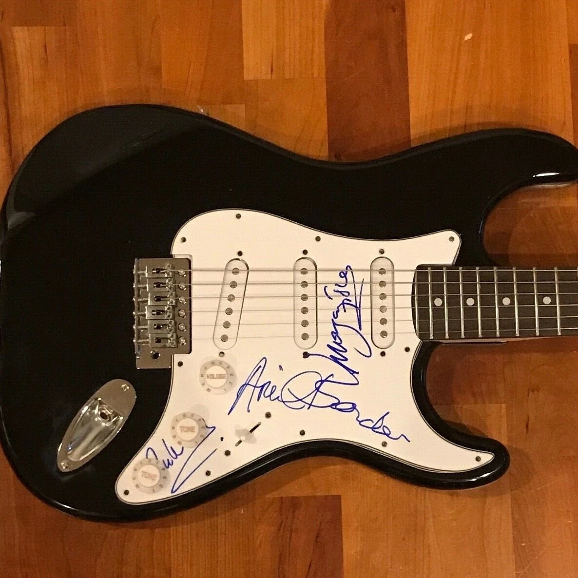 * MOTT THE HOOPLE * signed electric guitar *IAN HUNTER, FISHER & BENDER* PROOF 3