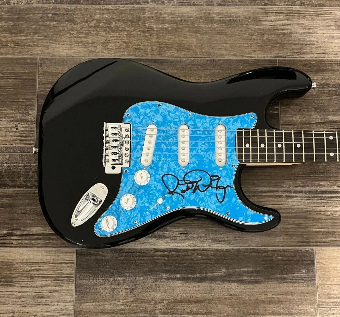 * RICK DERRINGER * signed electric guitar * THE MCCOYS * 3