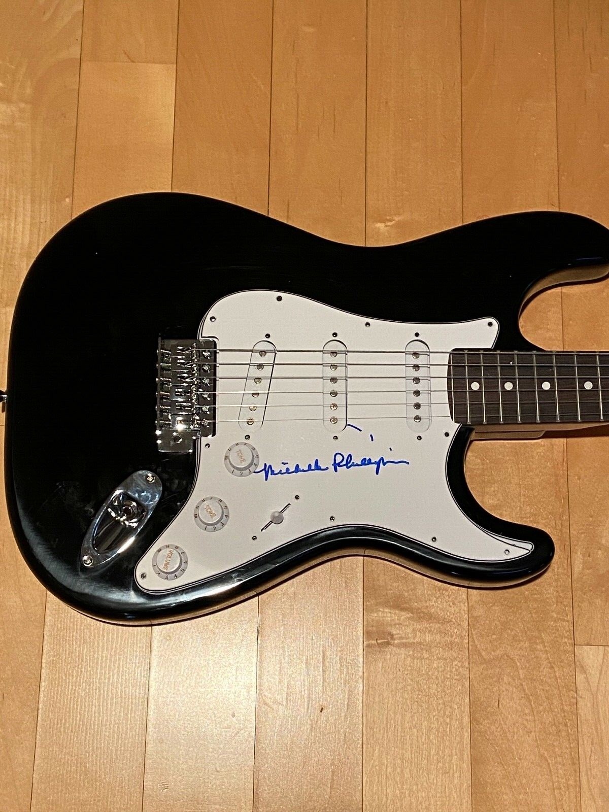 * MICHELLE PHILLIPS * signed electric guitar * THE MAMAS AND THE PAPAS * COA * 1