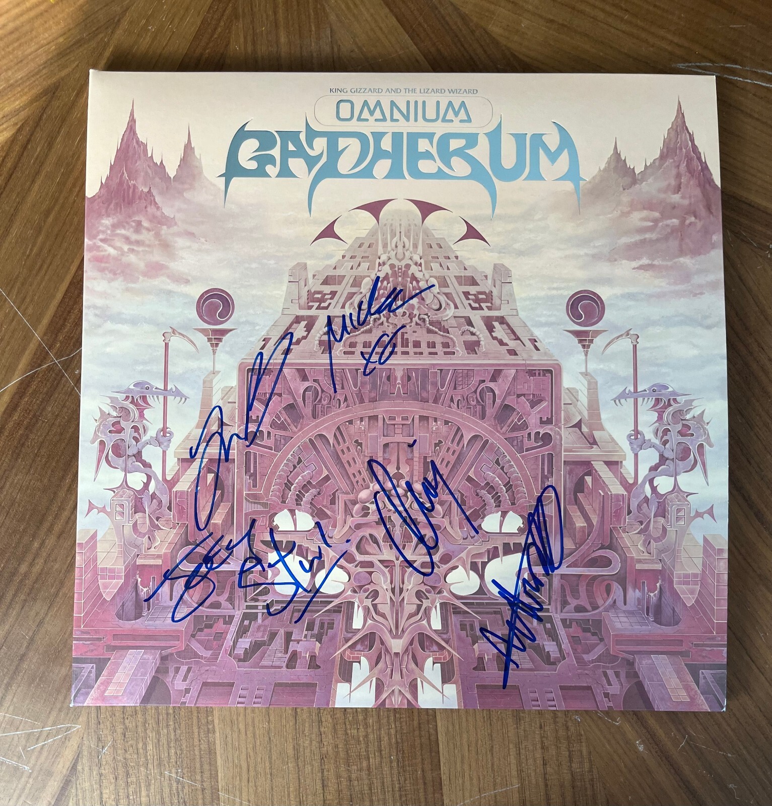 * KING GIZZARD & THE LIZARD WIZARD * signed album * OMNIUM GATHERUM * FULL BAND