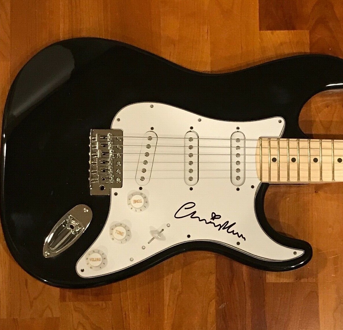 * CHRISTINE MCVIE * signed autographed electric guitar * FLEETWOOD MAC * 1