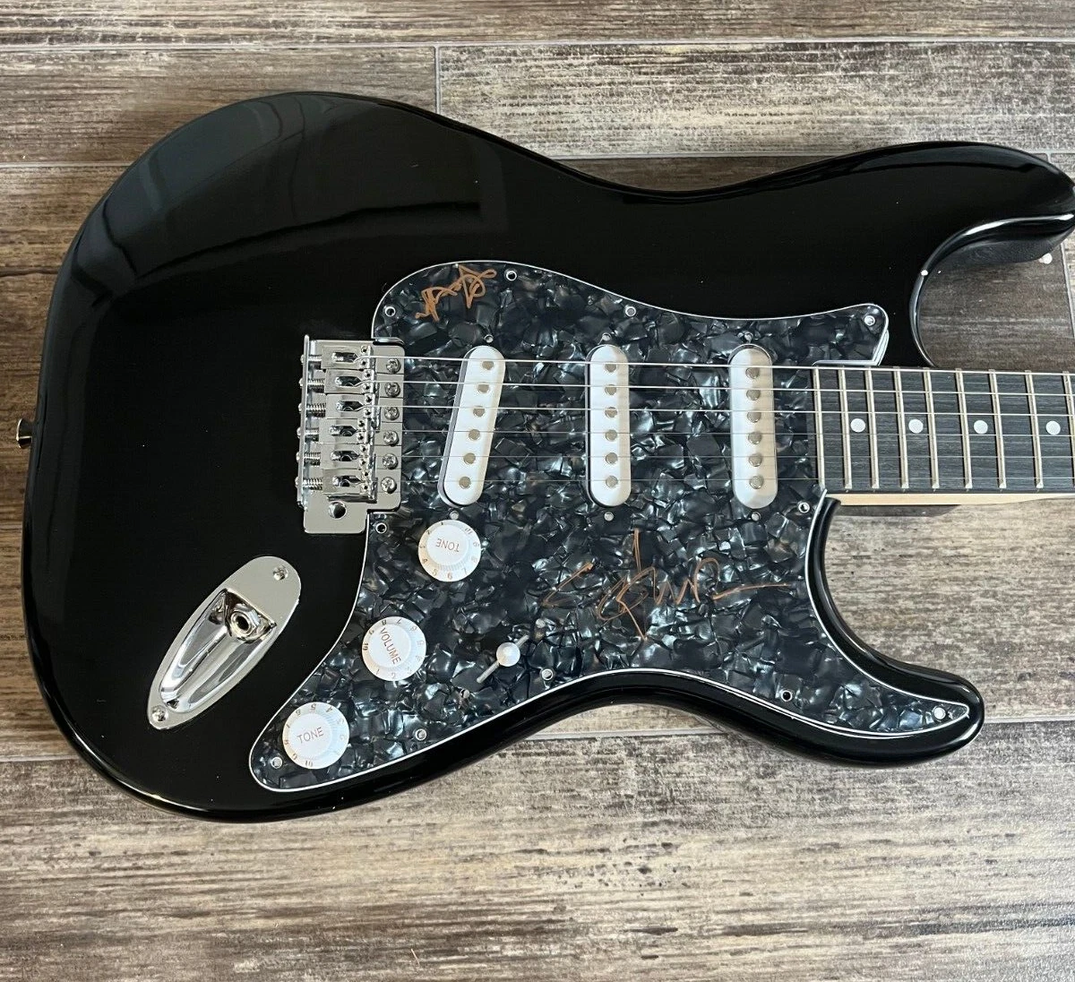 * SHOOTER JENNING * signed electric guitar * WAYLON * OUTLAW YOU * 3
