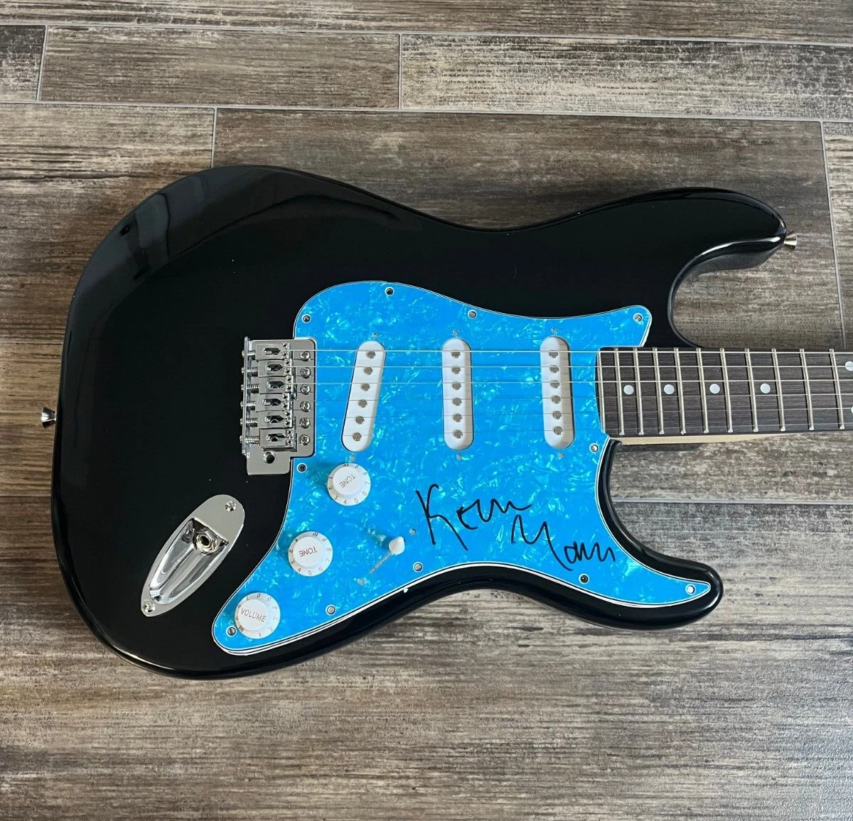 * KEVIN MORBY * signed electric guitar * BEAUTIFUL STRANGERS * 3