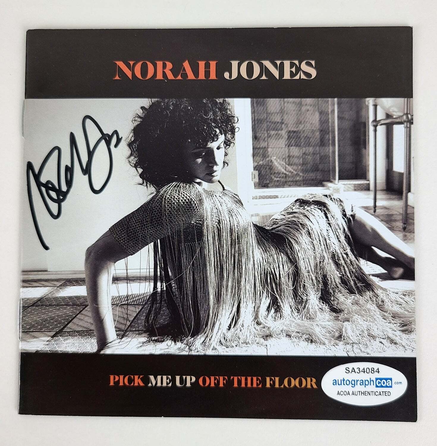 Norah Jones Signed Pick Me Up Off The Floor Cd Cvr LP Album ACOA