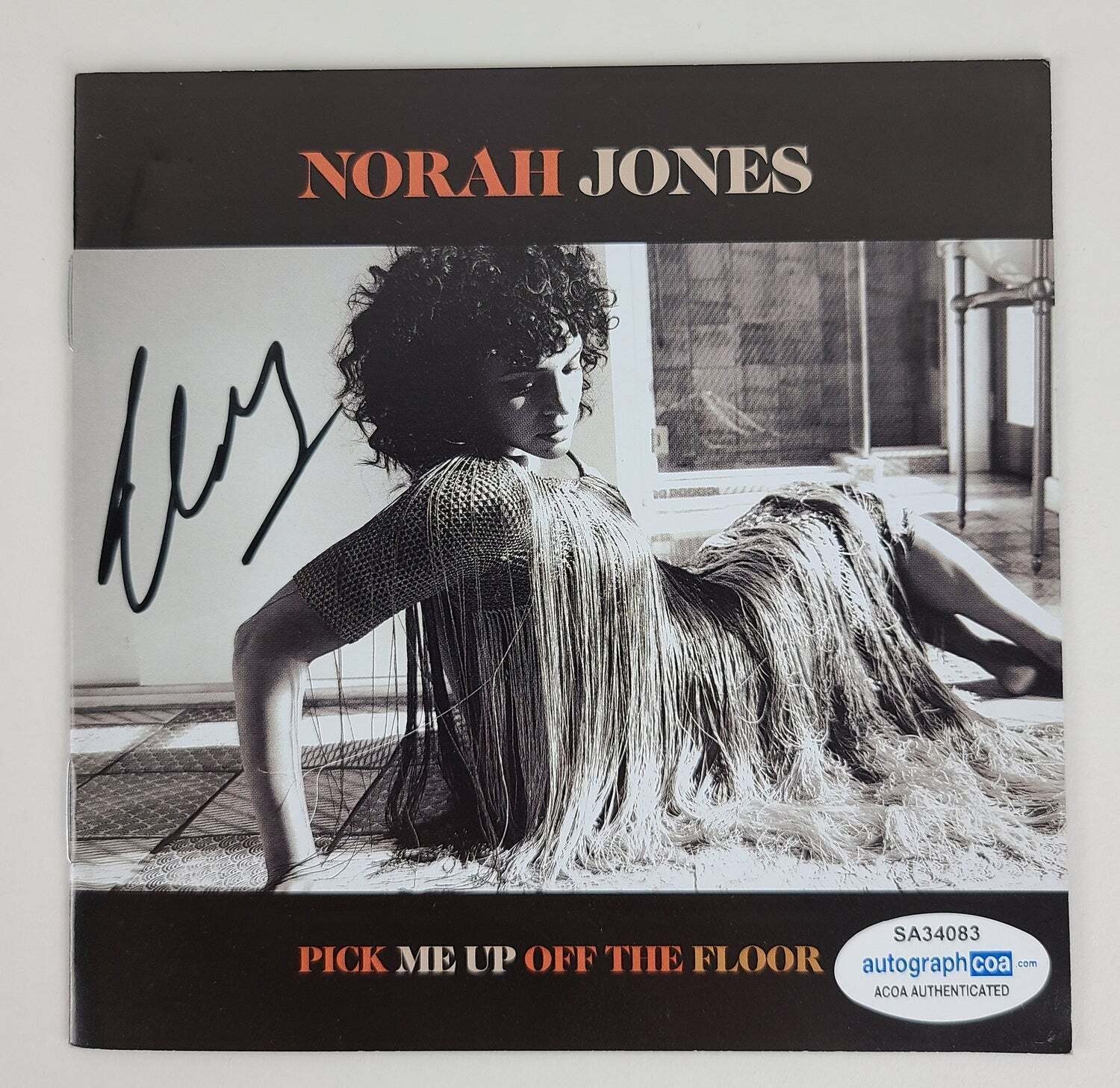 Norah Jones Signed Pick Me Up Off The Floor Cd Cvr LP Album ACOA