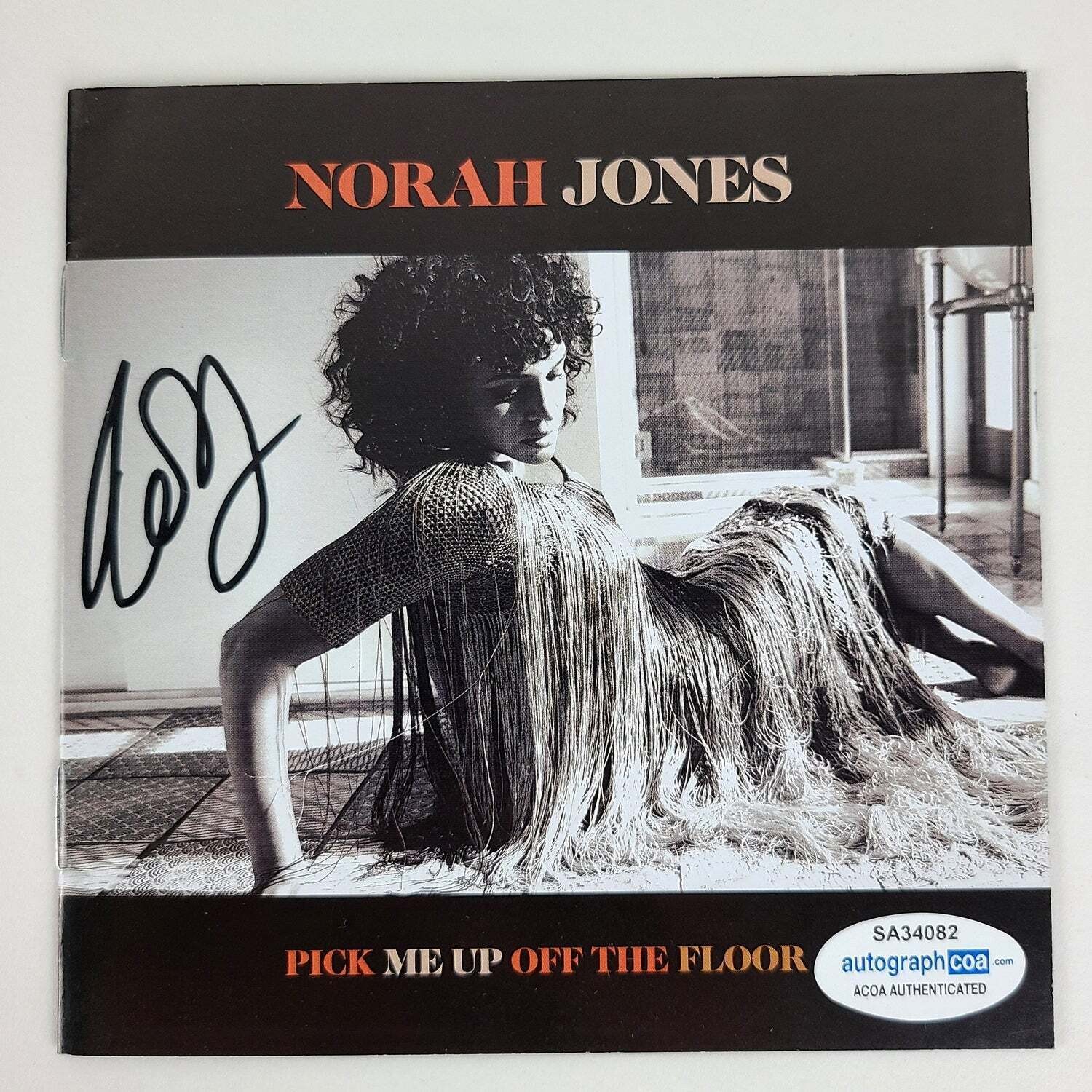 Norah Jones Signed Pick Me Up Off The Floor Cd Cvr LP Album ACOA