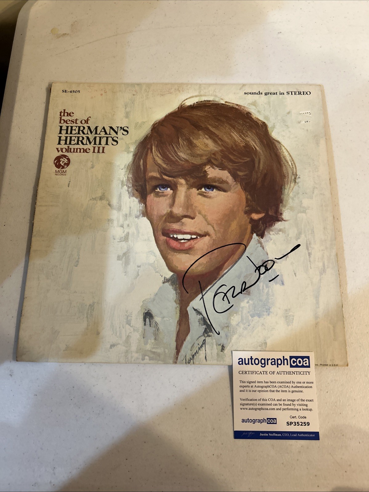PETER NOONE SIGNED AUTOGRAPH VINYL ALBUM ACOA HERMANS HERMITS BEST OF VOL 3