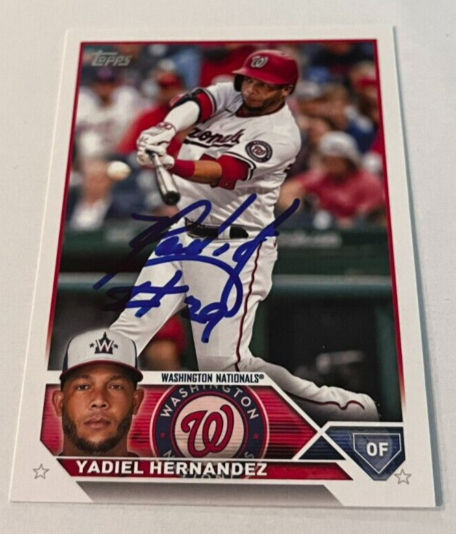 YADIEL HERNANDEZ SIGNED 2023 TOPPS BASEBALL CARD AUTO