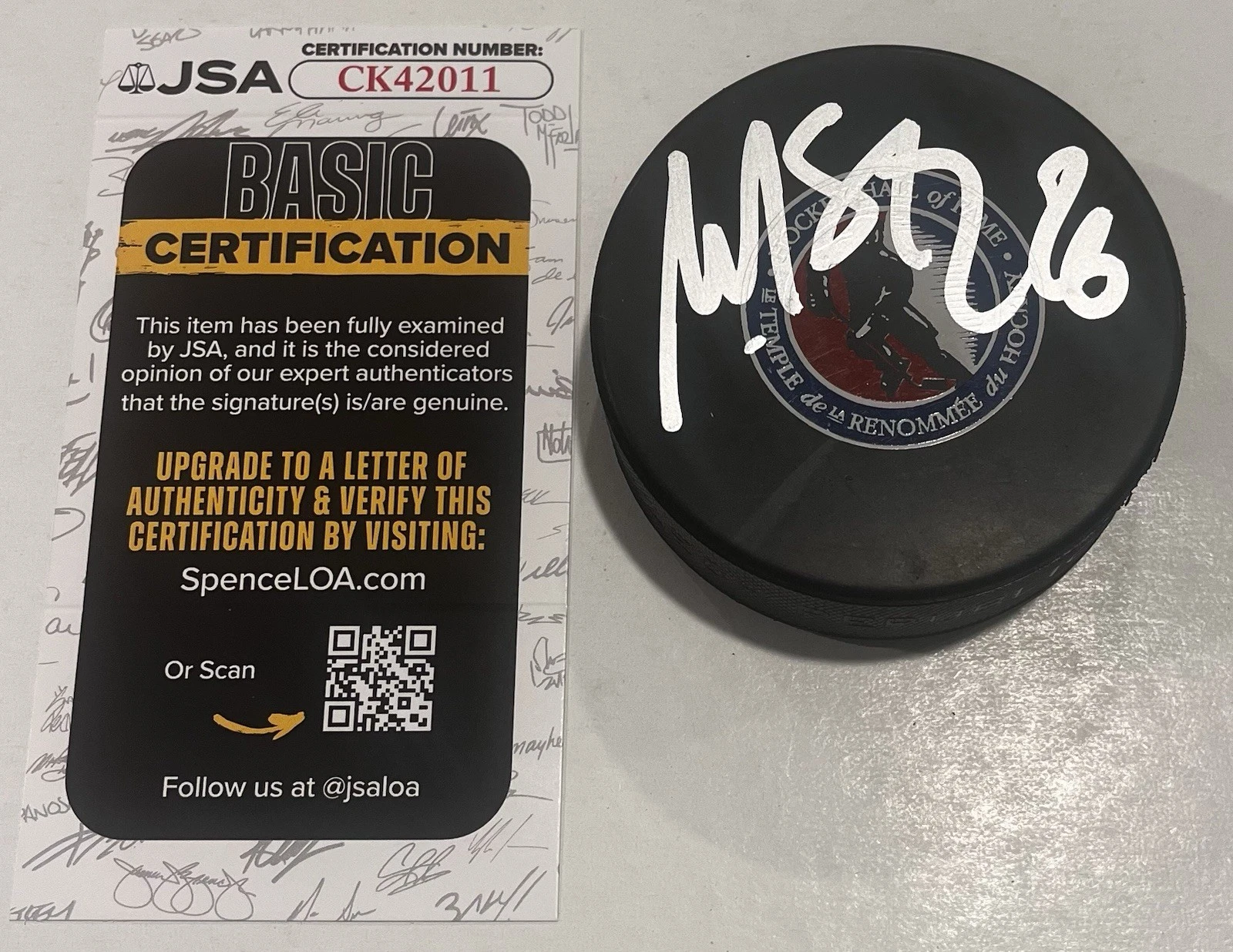 MARTIN ST. LOUIS SIGNED HOCKEY HALL OF FAME PUCK W/ CASE LIGHTNING RANGERS JSA