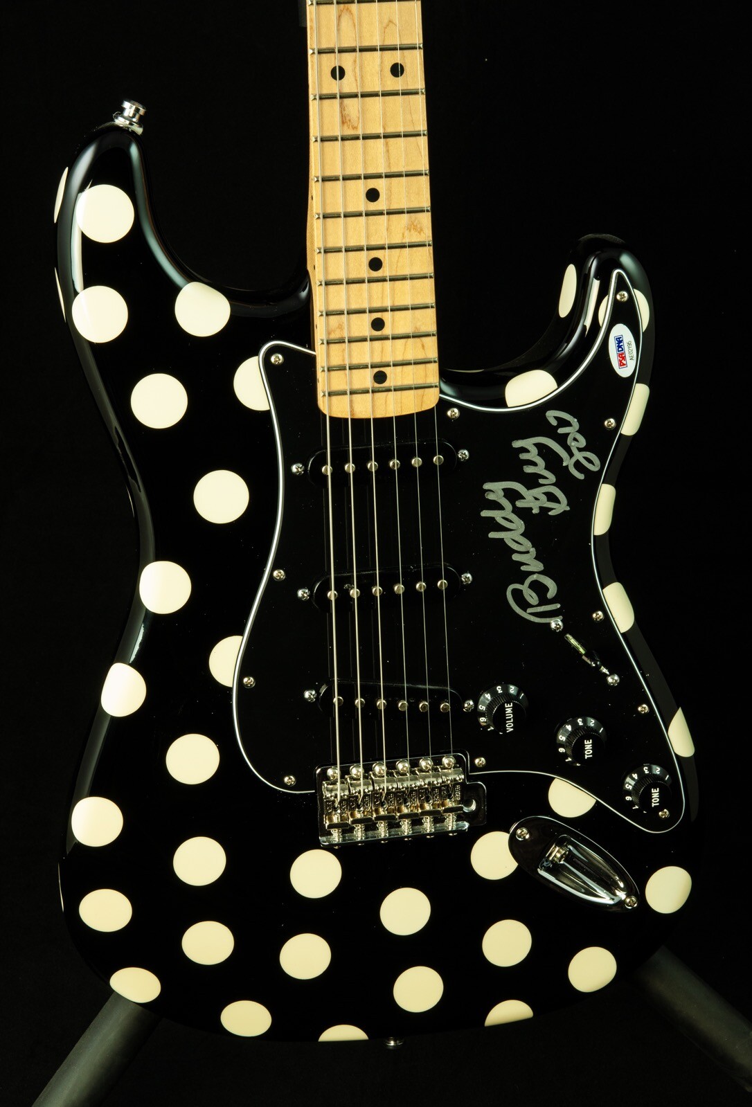 BUDDY GUY SIGNED FENDER STRATOCASTER POLKA DOT GUITAR PSA DNA AE02195 WITH CASE