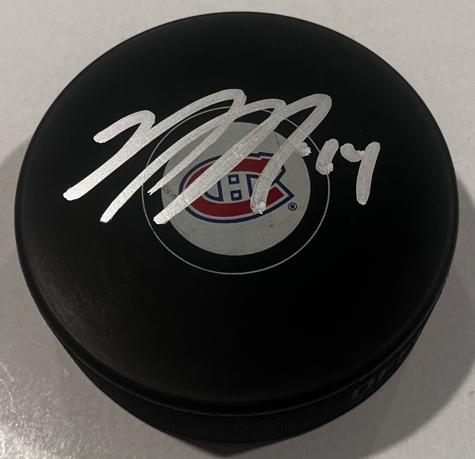 NICK SUZUKI SIGNED MONTREAL CANADIENS HOCKEY PUCK W/ CASE COA
