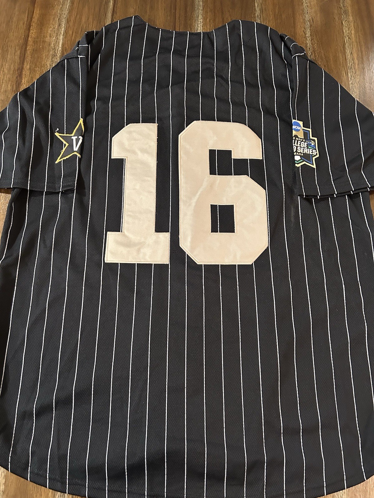 AUSTIN MARTIN ‘VANDERBILT COMMODORES’ STITCHED JERSEY MEN’S LARGE BRAND NEW COLLECTIBLE MEMORABILIA
