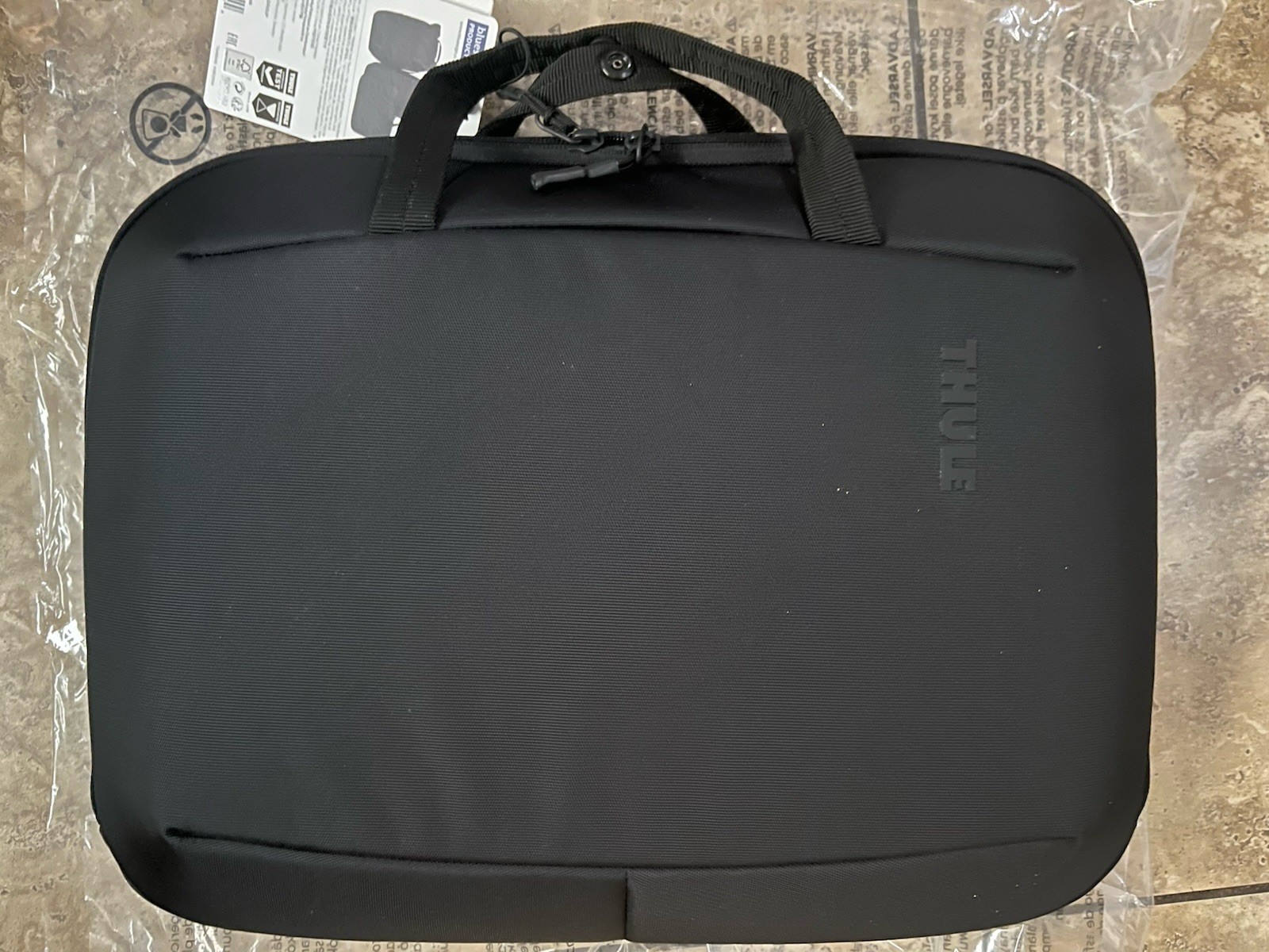 Thule Terra Attaché 16” Briefcase for Macbook pro Laptop Surface tablets Black