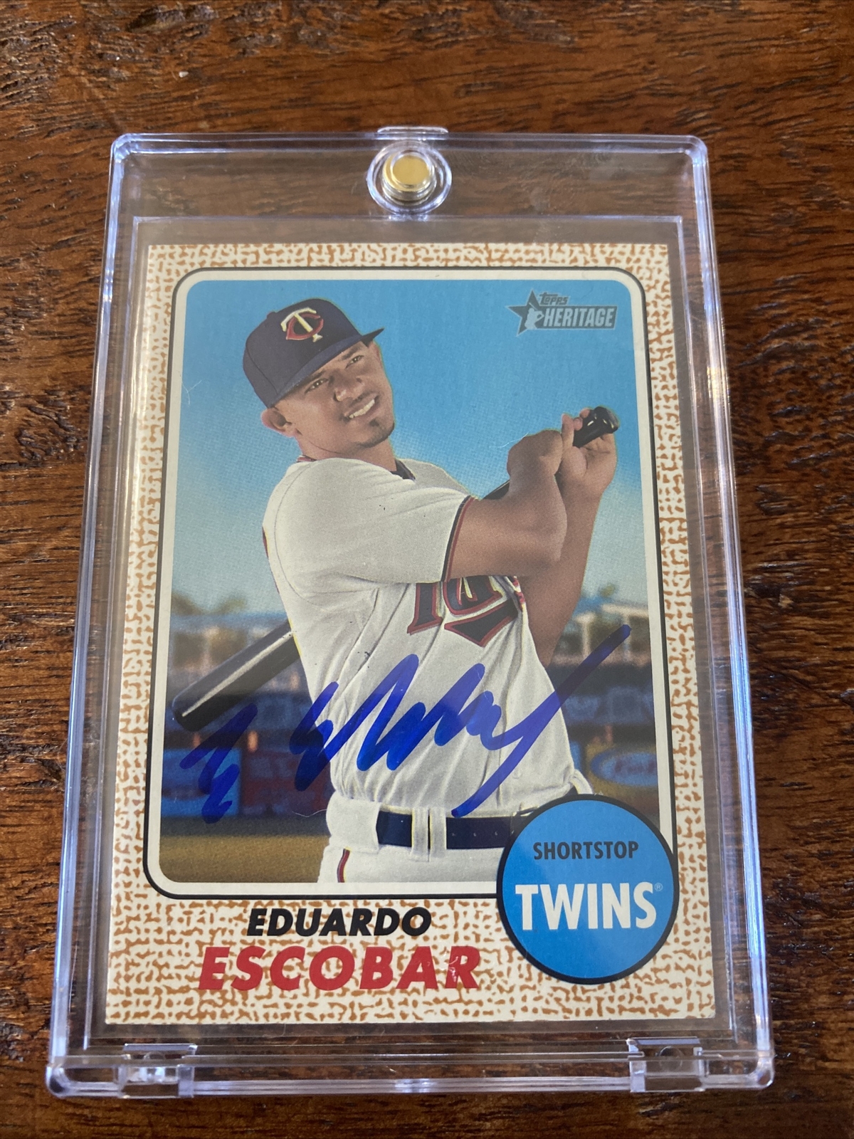 Eduardo Escobar Signed Topps Heritage Card Psa Dna Coa Autographed Twins