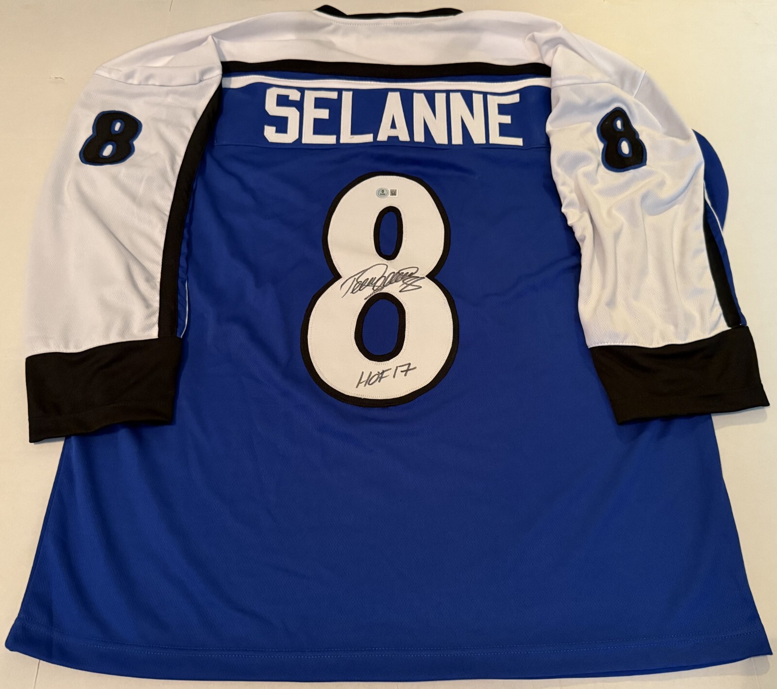 Teemu Selanne Finland signed Custom jersey W/ HOF Inscription Beckett Witnessed