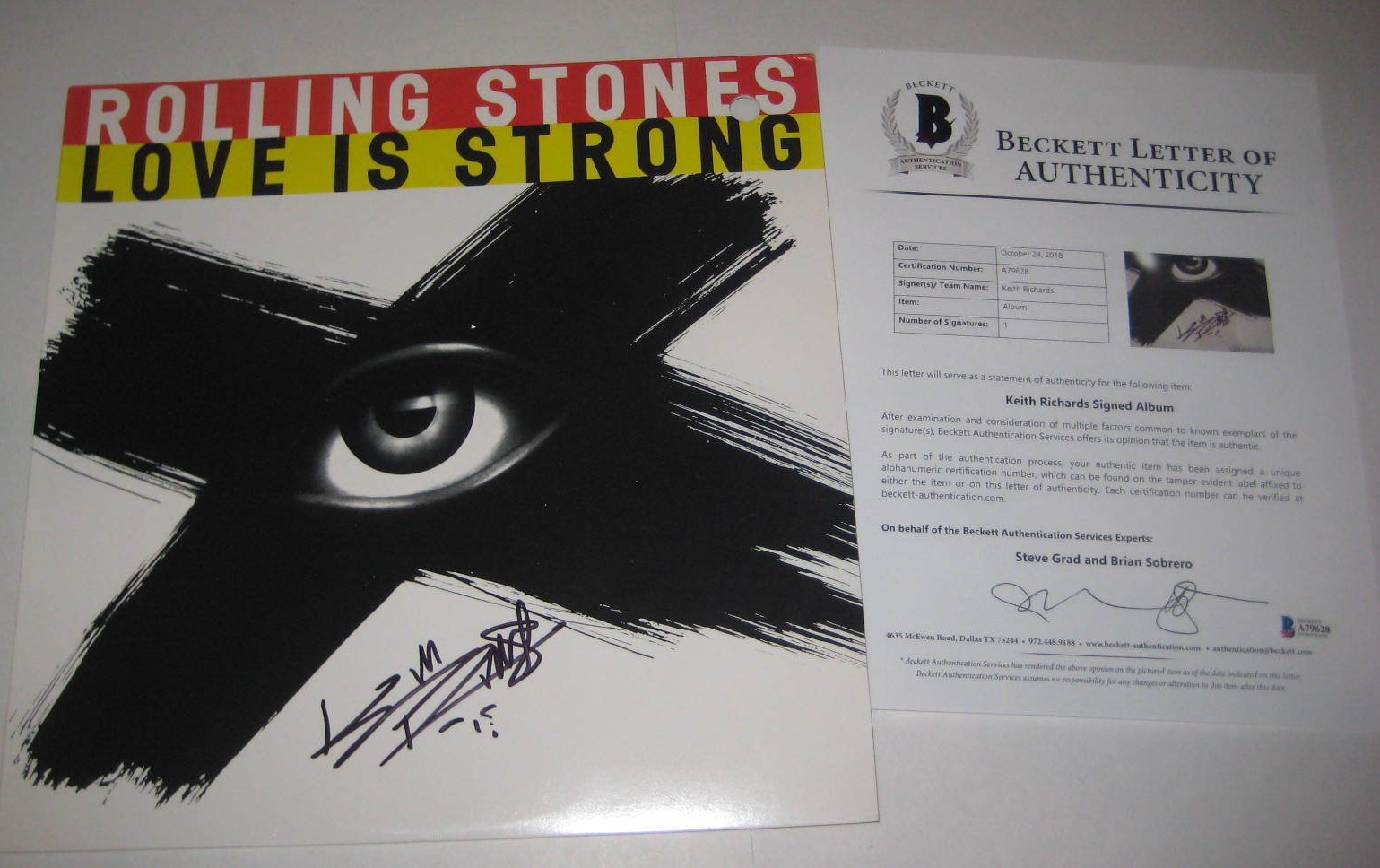 KEITH RICHARDS (Rolling Stones) Signed LOVE IS STRONG LP COVER w/ Beckett LOA