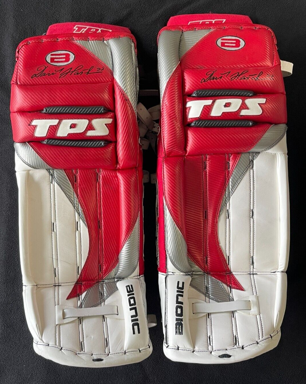 Dominik Hasek Signed Replica 2003/04 Season Detroit Red Wings Goal Pads JSA COA