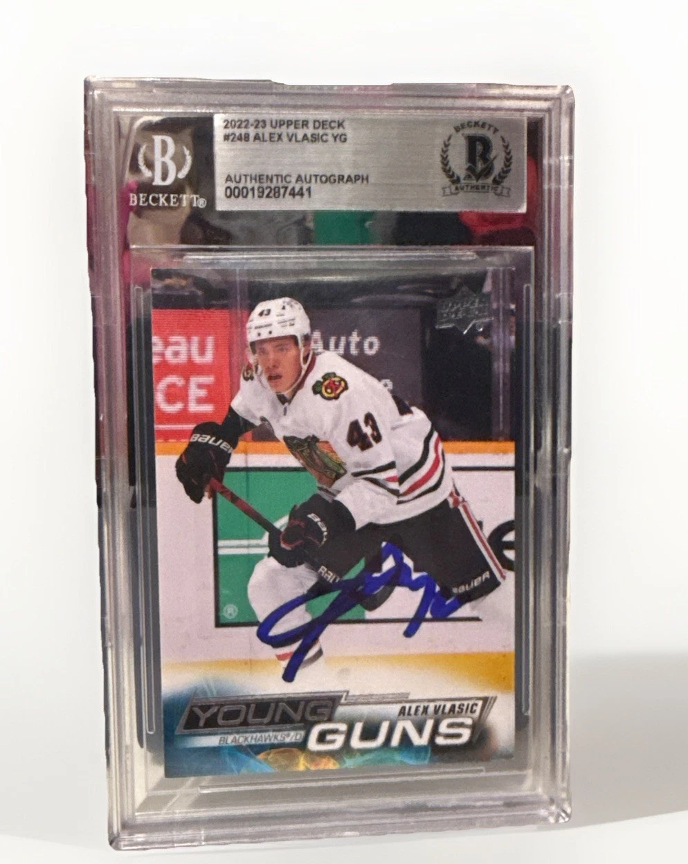 Alex Vlasic signed Blackhawks 22-23 UD Young Guns Card Beckett 248 00019287441