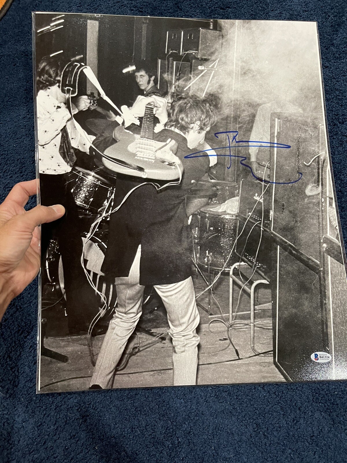 RARE Pete Townshend SIGNED 16 By 20 Photo Beckett The WHO Great Image!!!