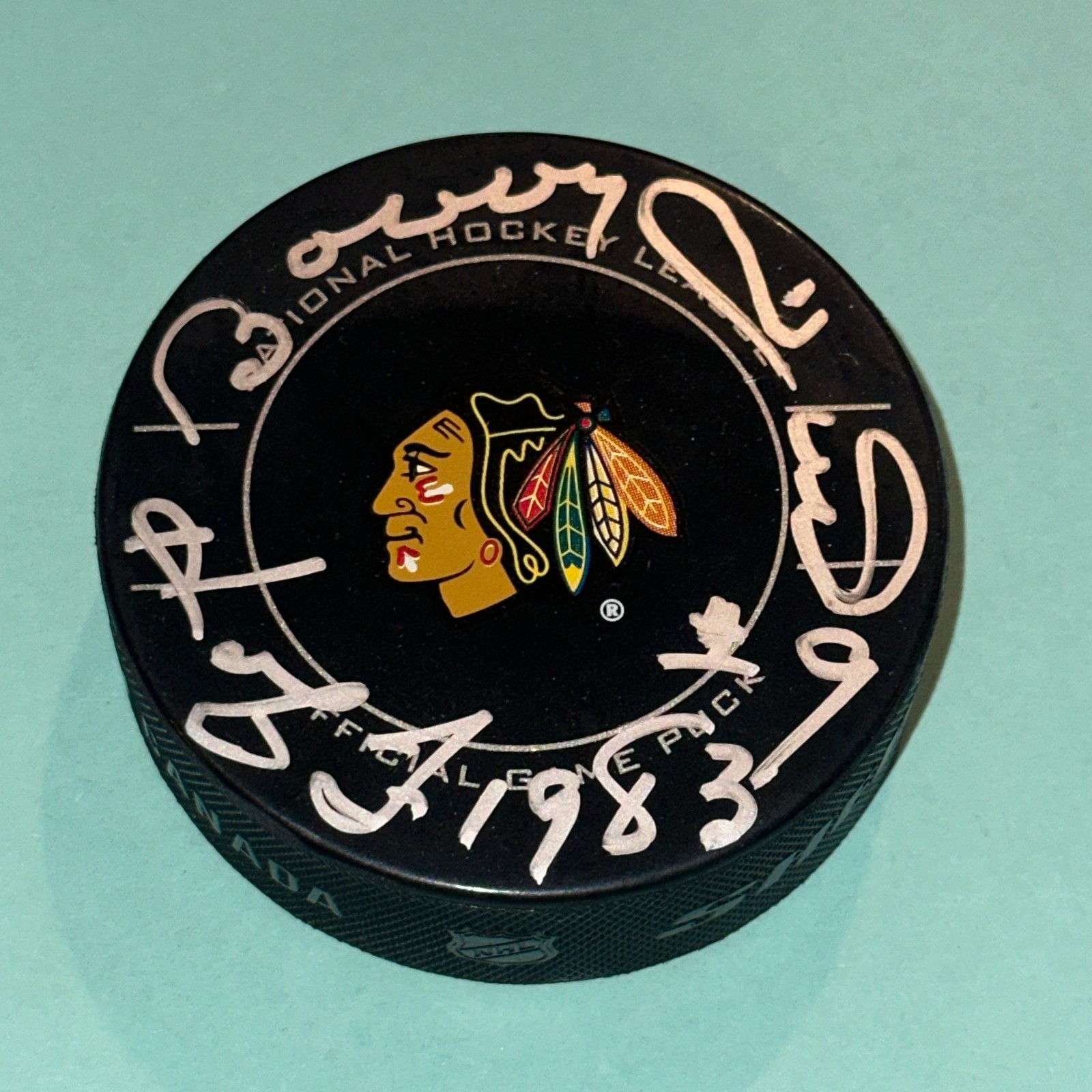 BOBBY HULL Signed Chicago BLACKHAWKS Official GAME Puck Beckett (BAS) w/ HOF Ins