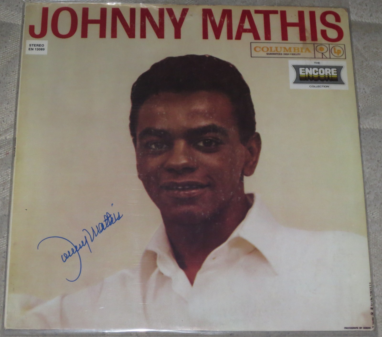 JOHNNY MATHIS LEGENDARY PERFORMER SIGNED ALBUM IN-PERSON AUTHENTIC AUTOGRAPH COA