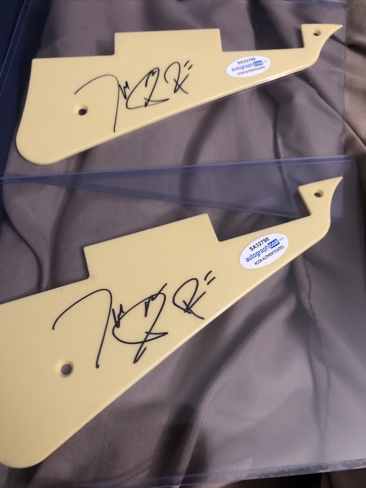 Joe Don Rooney Signed Les Paul Guitar Pick Guard Rascal Flatts Acoa