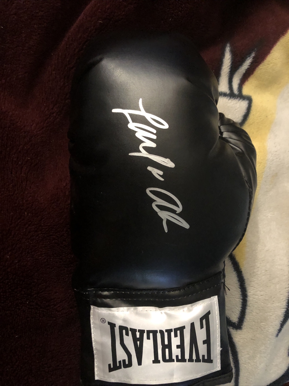 BOXER LAILA ALI SIGNED BOXING GLOVE CHAMP HALL OF FAME JSA
