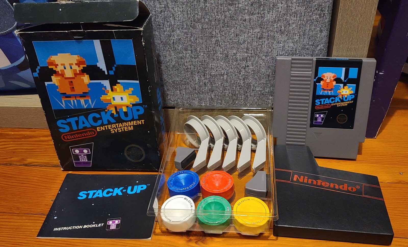 STACK UP NINTENDO NES GAME CIB COMPLETE IN BOX 5 SCREW STICKER SEAL RARE!