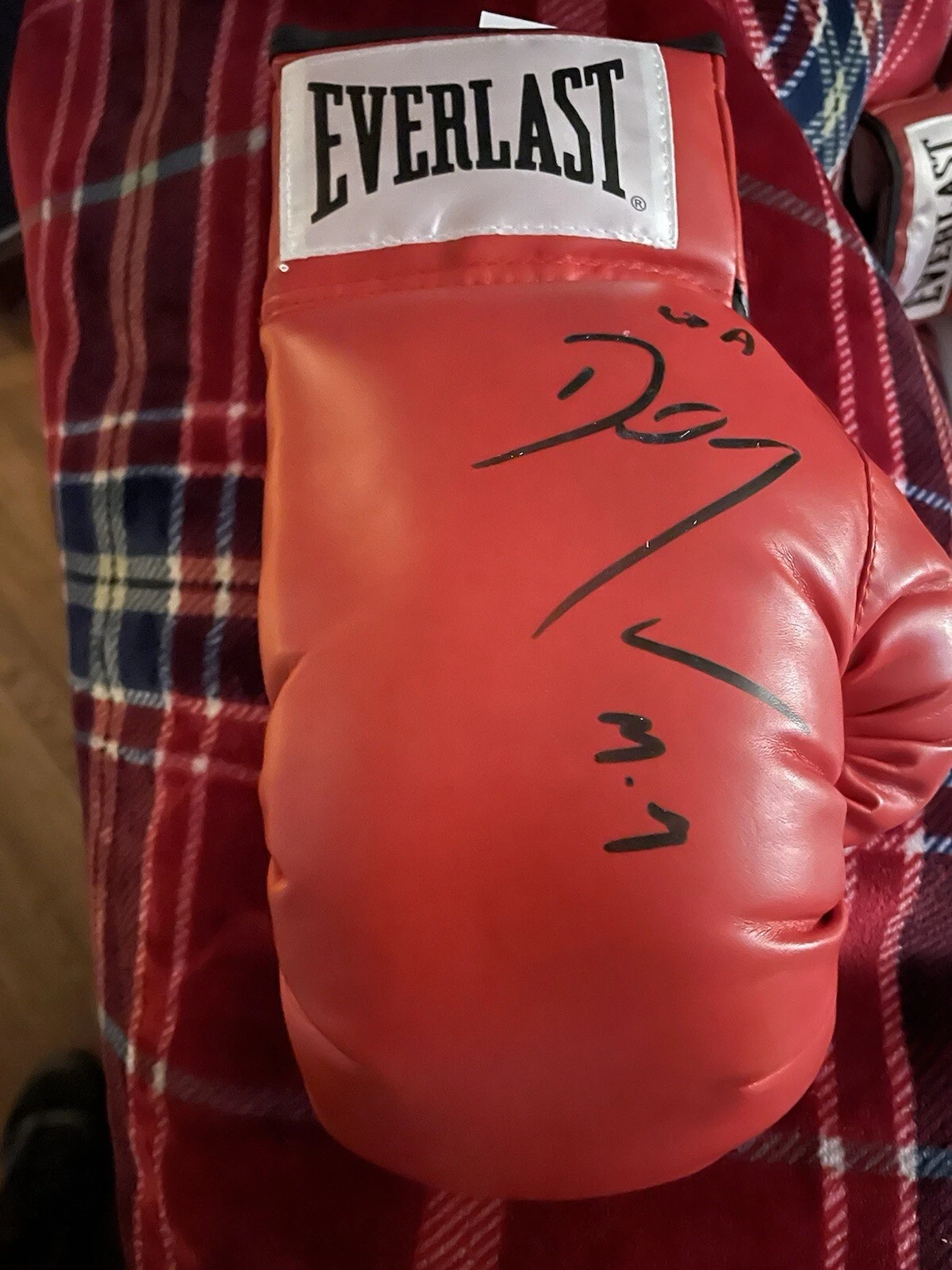 DANIEL JACOBS SIGNED BOXING GLOVE - WITH 