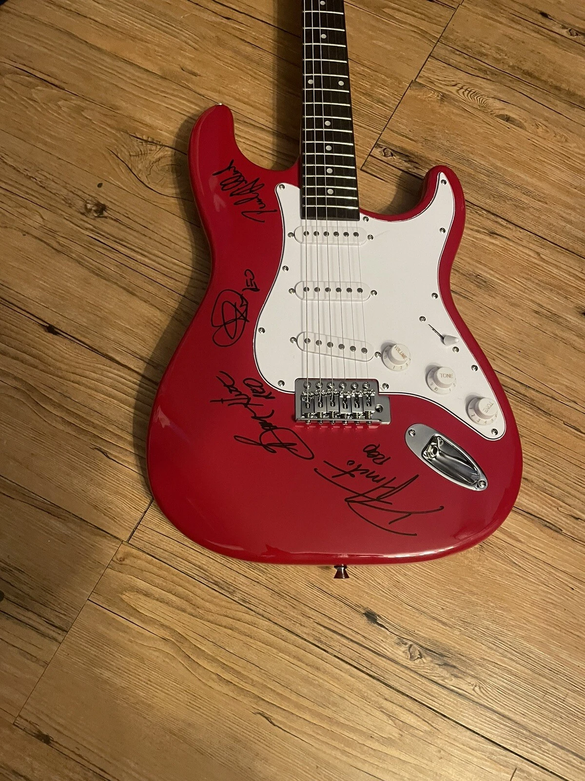 REO SPEEDWAGON SIGNED GUITAR KEVIN CRONIN DAVE AMATO Plus 2 ACOA LOA AUTO