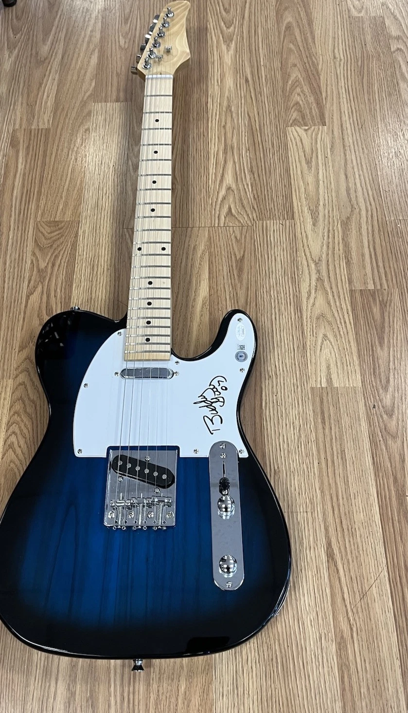 BLUES LEGEND BUDDY GUY SIGNED AUTOGRAPHED FS GUITAR BECKETT & JSA COA RARE
