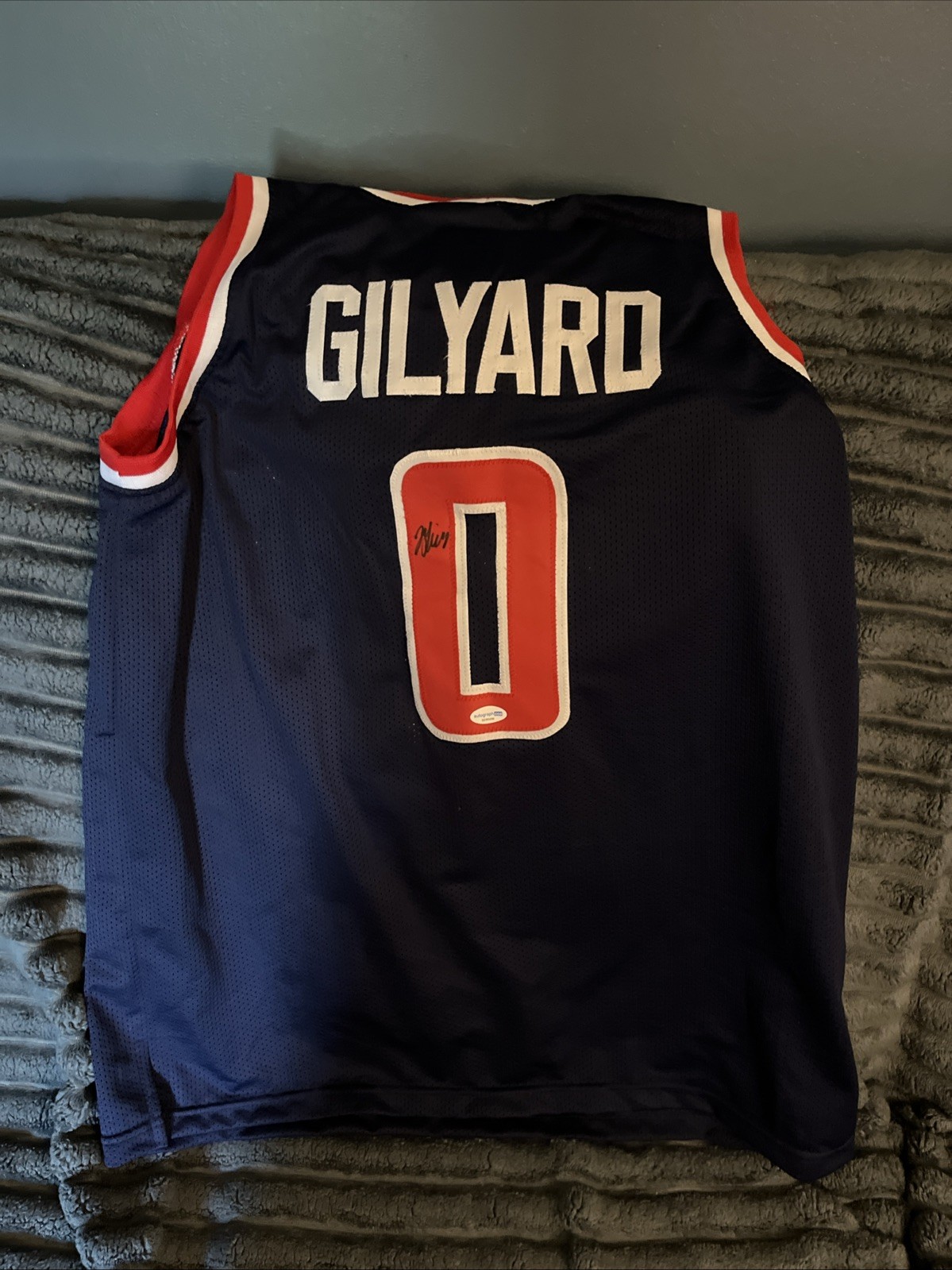 RICHMOND SPIDERS JACOB GILYARD SIGNED AUTOGRAPH JERSEY XL ACOA COA STEALS LEADER