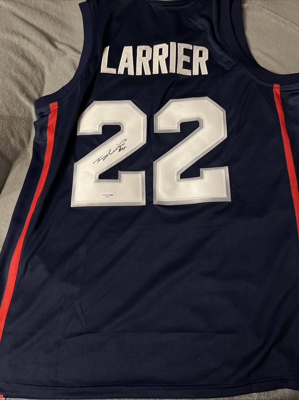 UCONN HUSKIES TERRY LARRIER SIGNED AUTOGRAPH JERSEY ACOA CERTIFIED VCU Large