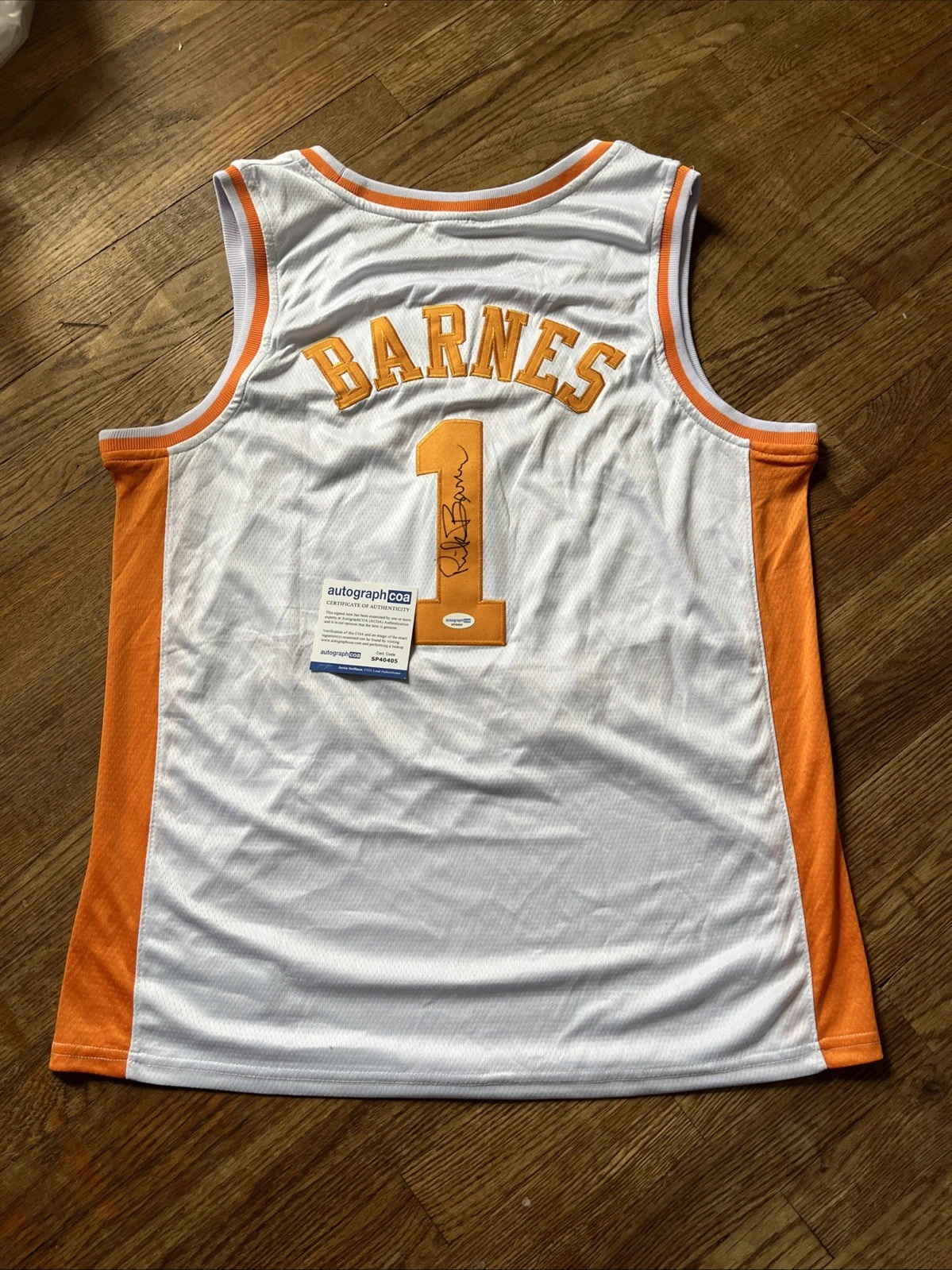 TENNESSEE VOLUNTEERS- RICK BARNES SIGNED AUTOGRAPH JERSEY ACOA BASKETBALL COACH