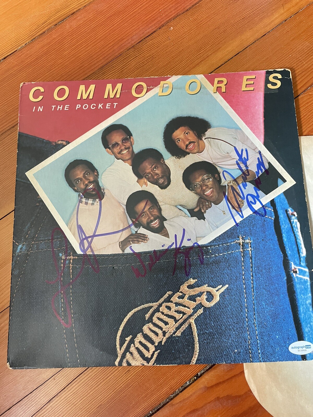 THE COMMODORES IN THE POCKET SIGNED VINYL LIONEL RICHIE WALT KING ACOA CERTIFIED