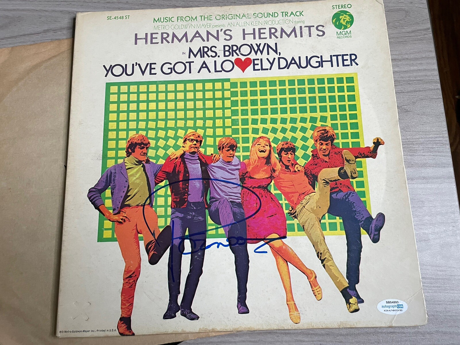 PETER NOONE HERMANS HERMITS SIGNED VINYL MRS BROWN YOUVE GOT A LOVELY DAUGH ACOA