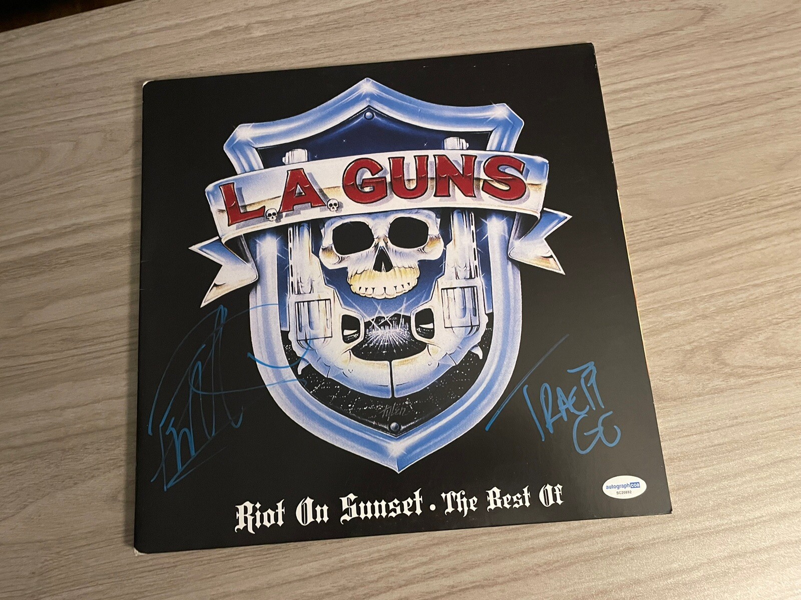 LA GUNS SIGNED DEBUT SELF-TITLED ALBUM VINYL TRACII GUNZ  PHIL LEWIS ACOA CERT