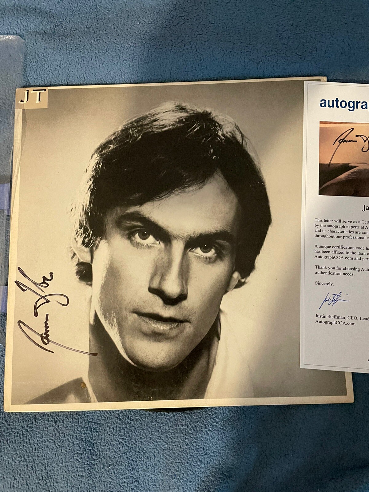 JAMES TAYLOR SIGNED 'JT' ALBUM VINYL RECORD GREATEST HITS ACOA LOA MUSIC LEGEND