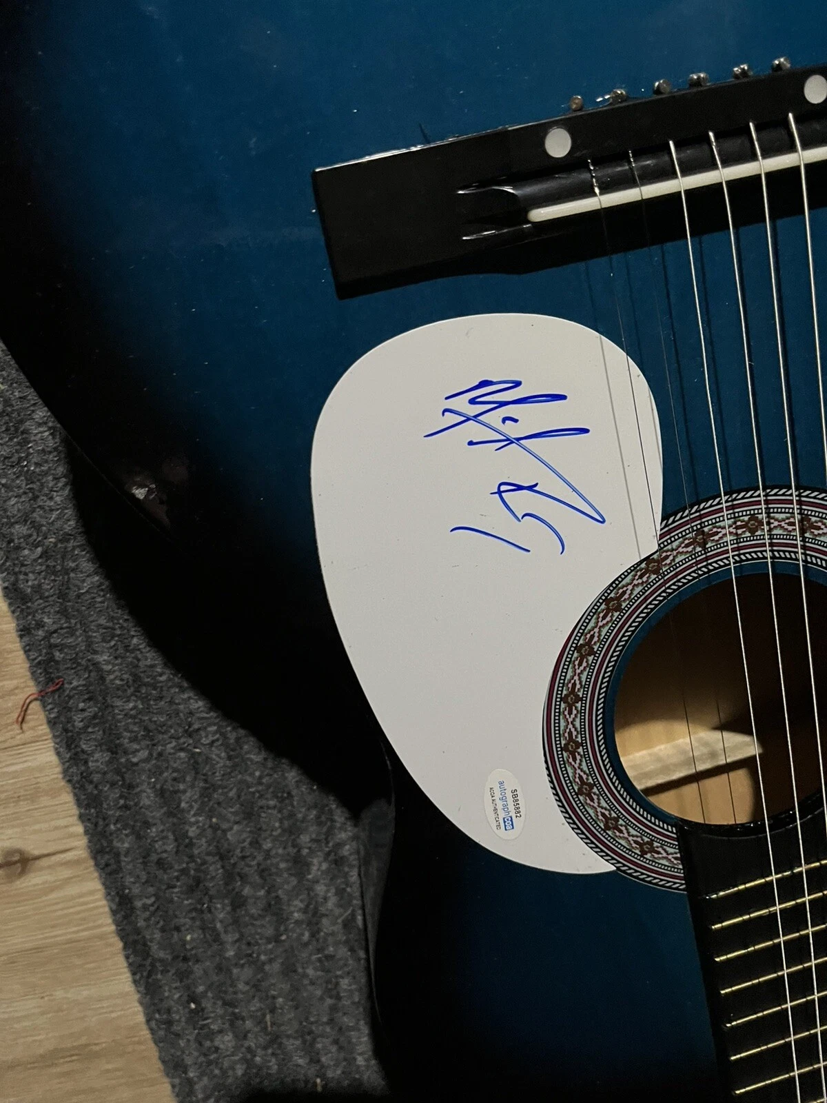 COUNTRY STAR MICHAEL RAY SIGNED AUTOGRAPHED GUITAR 🎸 ACOA CERT WHISKEY AND RAIN