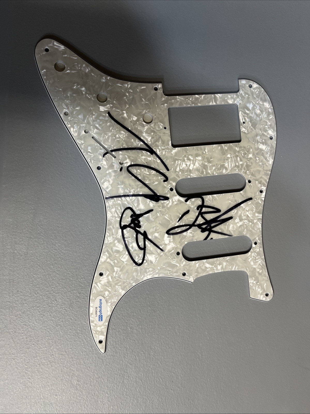THEORY OF A DEADMAN TYLER CONNOLLY DEAN BACK & JOE SIGNED STRAT PICK GUARD ACOA