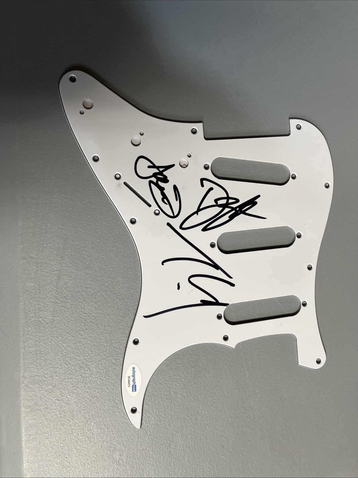 THEORY OF A DEADMAN TYLER CONNOLLY DEAN BACK & JOE SIGNED STRAT PICK GUARD ACOA