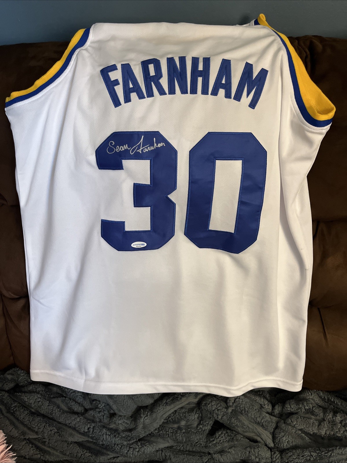 UCLA BRUINS SEAN FARNHAM SIGNED AUTOGRAPHED JERSEY ESPN ANALYST ACOA COA LARGE