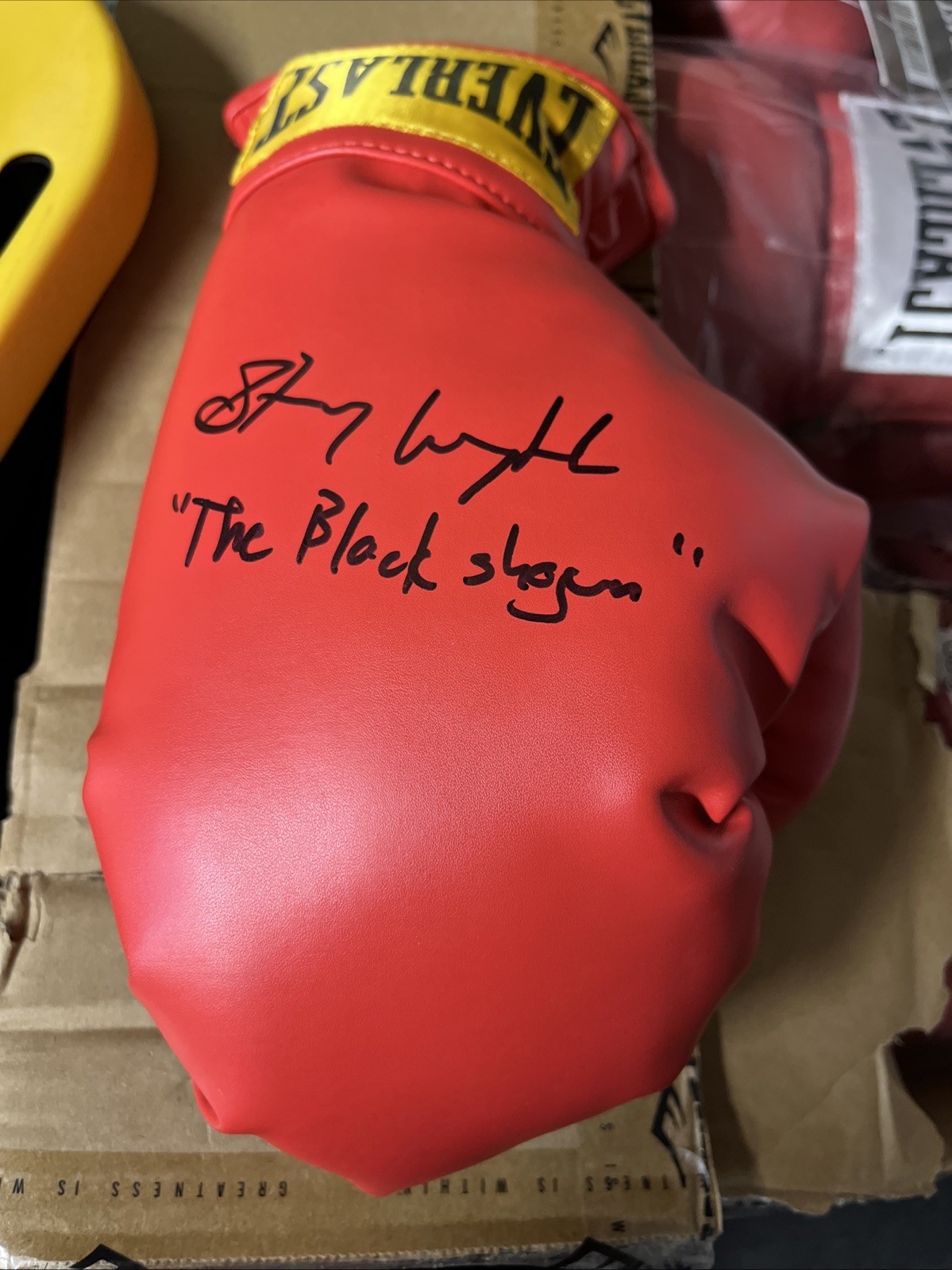 HEAVYWEIGHT BOXER  STANLEY WRIGHT SIGNED BOXING GLOVE THE BLACK SHOGUN COA