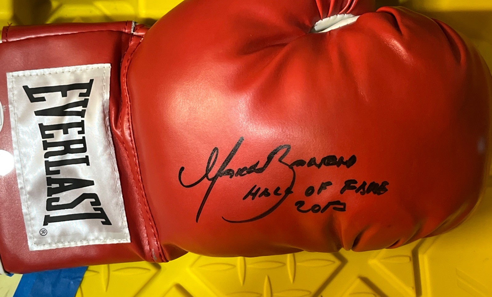 Marco Antonio Barrera Signed Everlast Boxing Glove JSA COA Hall Of Fame Champ